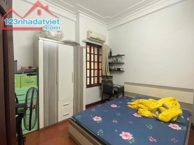 Bán nhà Dương Quảng Hàm, Cầu Giấy 42m2 x 5 tầng, giá 8,1 tỷ, cực gần phố - 2