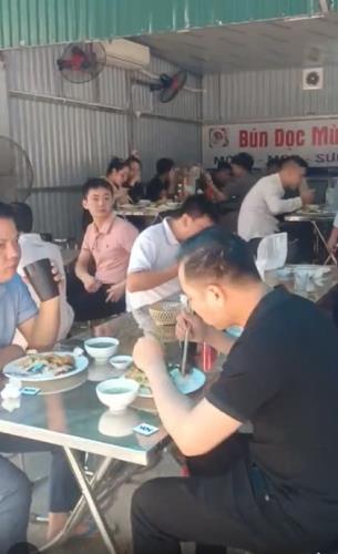 SANG NHƯỢNG QUÁN CƠM TẠI DỊCH VỌNG HẬU, CẦU GIẤY, HÀ NỘI - 1