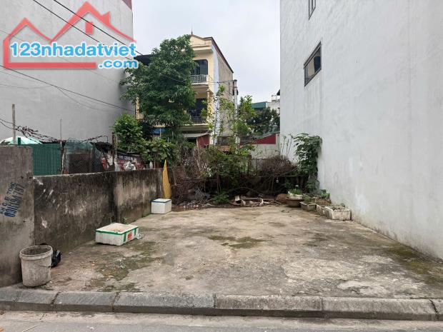 Cần bán gấp mảnh đất đẹp mặt tiền rộng đường thông ô tô mặt ngõ 83 Phúc Lợi, Long Biên