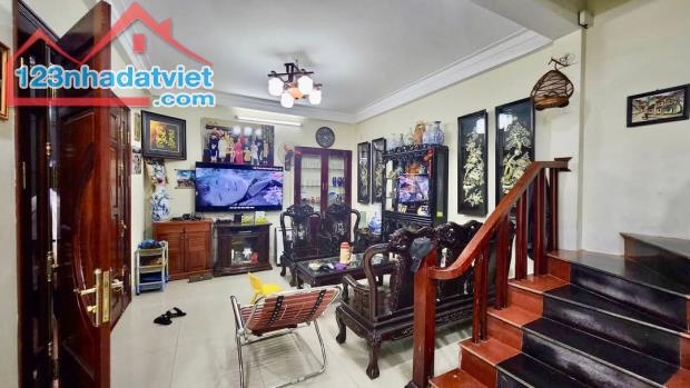 NHÀ: QUAN NHÂN - THANH XUÂN. +DT:58M2 X 5T X 9.5M.MT. +V