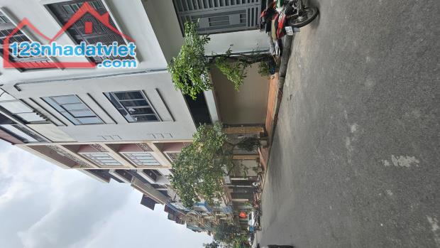 CHÍNH CHỦ BÁN NHÀ 5 TẦNG TÂM HUYẾT GẦN HỒ ĐỀN LỪ, 68M, Ô TÔ TRÁNH, MẶT TIỀN BỀ THẾ GIÁ 14,