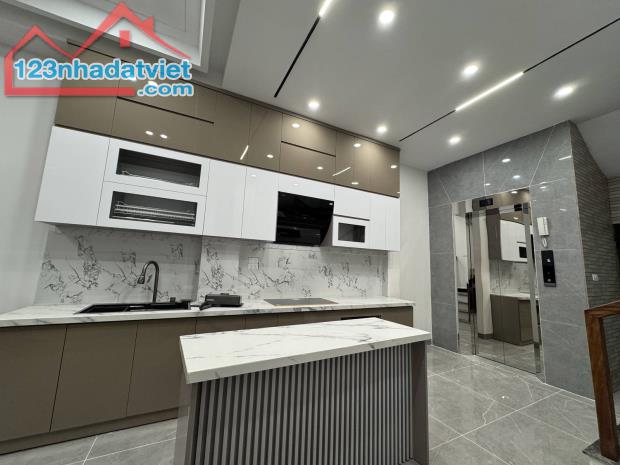 CỰC HIẾM : HOA KHÔI HỒNG TIẾN , 45m2, 7 TẦNG THANG MÁY, VIEW HỒ SÂN BAY, FULL NỘI THẤT CAO - 2