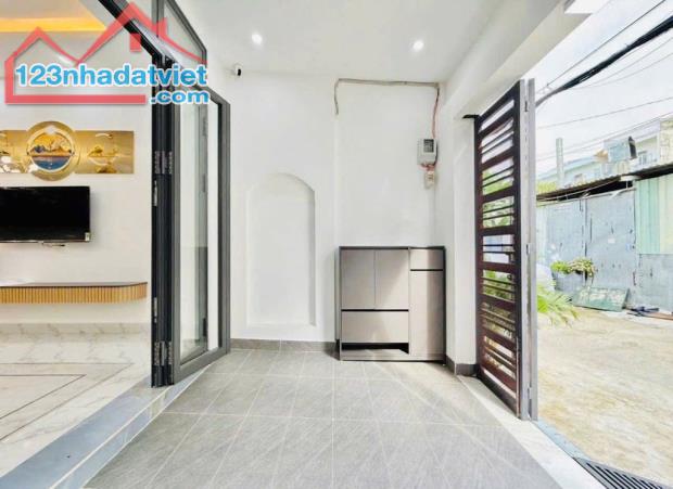 🏡 NHÀ ĐẸP SÁT CHỢ THẠCH ĐÀ – GẦN CHUNG CƯ DREAM HOME – HẺM 5M – 3PN – CHỈ 5.65 TỶ!