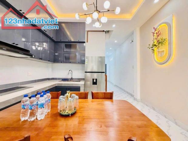 🏡 NHÀ ĐẸP SÁT CHỢ THẠCH ĐÀ – GẦN CHUNG CƯ DREAM HOME – HẺM 5M – 3PN – CHỈ 5.65 TỶ! - 1