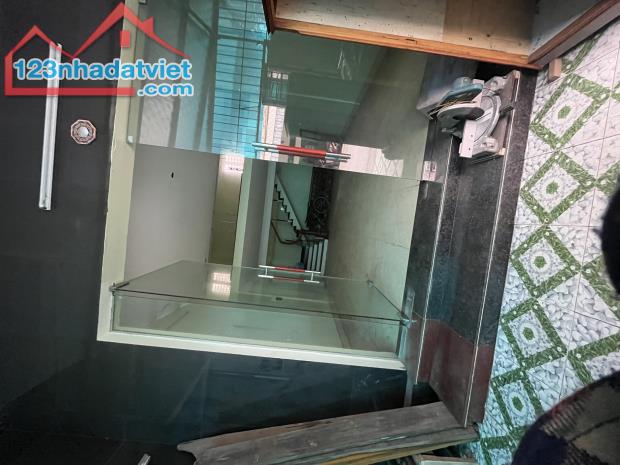Bán 🏠3 tầng đường 2🚘 tránh giá chỉ 2tỷ7