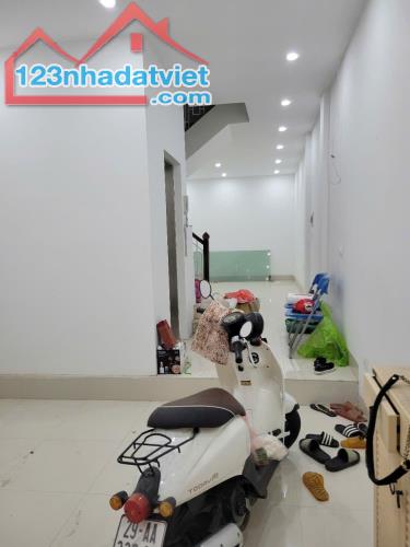 Gia đình bán gấp Mặt phố Hồ Đắc Di giá 18 tỷ, 60mx5 tầng, Kinh doanh tốt.
