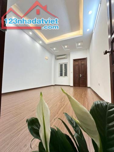 BÁN NHÀ HẺM XE HƠI 7m THÔNG, NGAY NHÀ KHÁCH BỘ CÔNG AN Q1 - 1