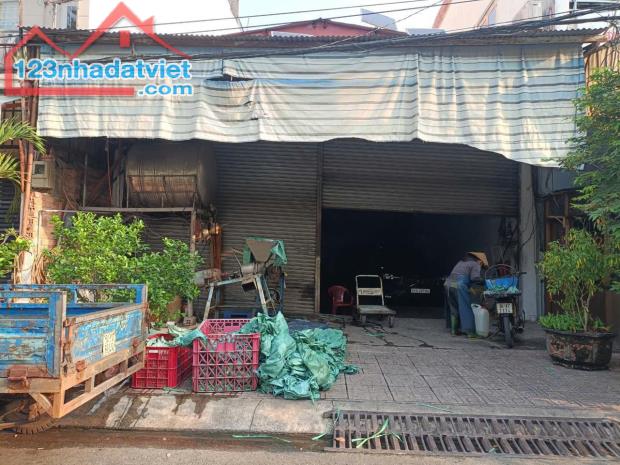 Chính chủ cần bán gấp 2 nhà MT liền kề. Đườngnội bộ 266 Bùi Minh Trực, P6 Q8. DT144m2. Giá - 2