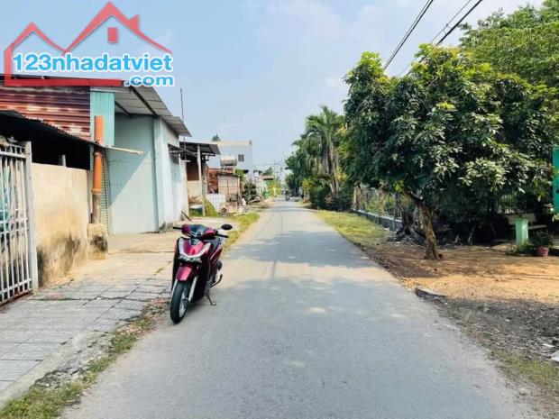 BÁN ĐẤT TẶNG CĂN NHÀ C.4 277M2 ĐƯỜNG OTO NÉ NHAU SHR CHỈ 630TR