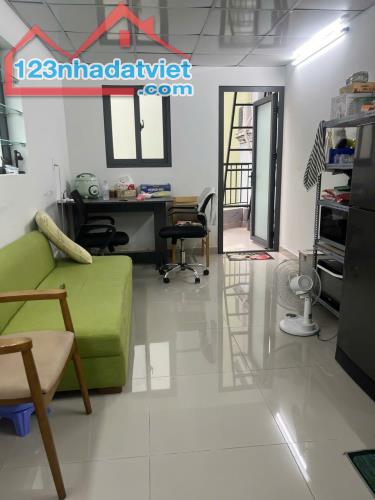 Bán nhà quận 10, đường Tô Hiến Thành, 49m2, 4 tầng, hẻm 4m, sát mặt tiền 8.5 tỷ - 1