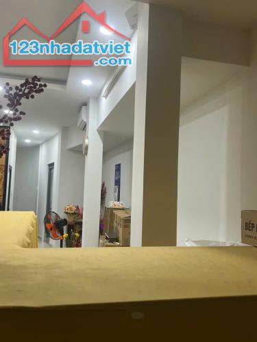 Bán nhà quận 10, đường Tô Hiến Thành, 49m2, 4 tầng, hẻm 4m, sát mặt tiền 8.5 tỷ - 4