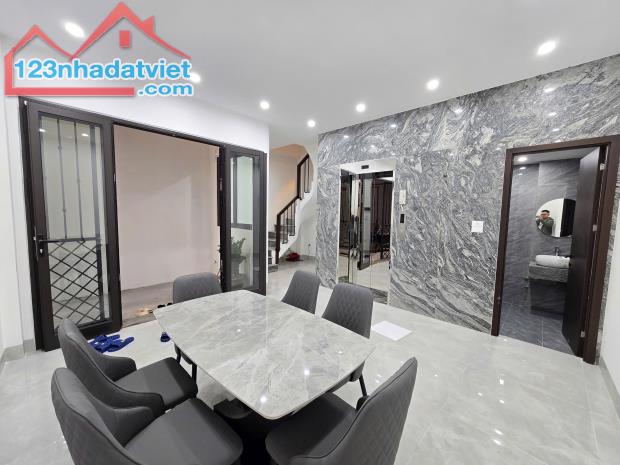 Nhà đẹp hiếm nội thất xịn 2 mặt thoáng ngõ Phố Ngọc Lâm DT 36m2 . Giá 8.9 tỷ - 2