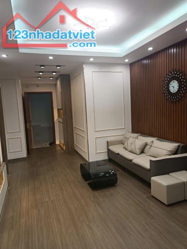 Duy nhất căn giá cực tốt tầng đẹp tòa CT8 Đại Thanh 55m TK 2PN, sổ đỏ, giá 2.49 tỷ - 2