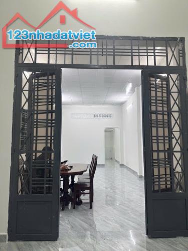 Quận 12 Bán nhà mặt đường 78m2, HXH giá nhỉnh 4ty - 2