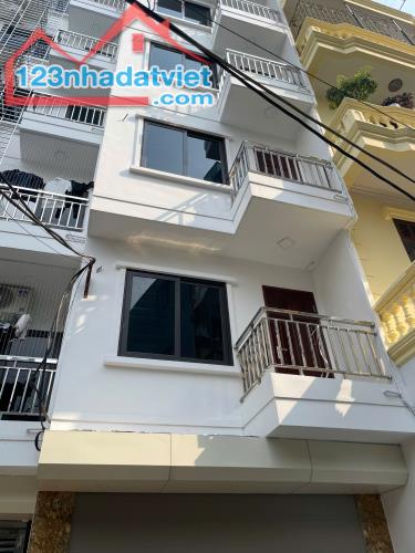 Nhà phố kim giang 7 tầng, có thang máy ngõ to thoáng, ô tô ngủ trong nhà