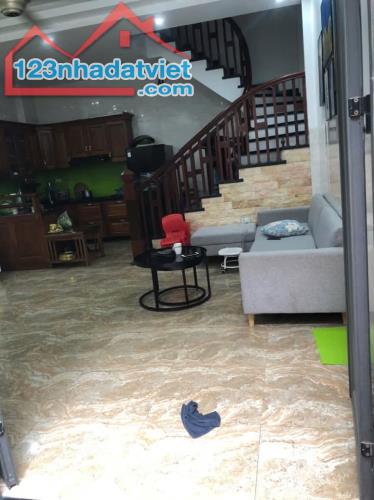 Cho thuê nhà ngõ 325 Kim Ngưu Hai Bà Trưng 35m x 4 tầng, giá 12tr/tháng