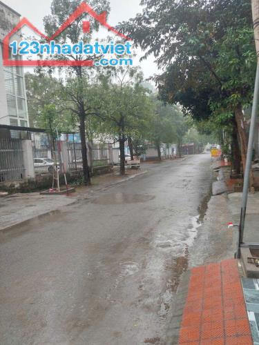 CL1A.9 Man Bồi - Gốc Găng Ba La 50 ĐẤT 4 10.8 tỷ Hà Đông Hà Nội

🎉 CHÍNH CHỦ BÁN LÔ - 3
