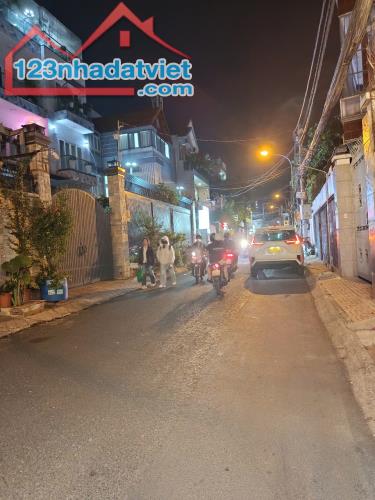 Siêu Phẩm Ngay Hoàng Diệu 2, Đại Học Ngân Hàng Đường 10m