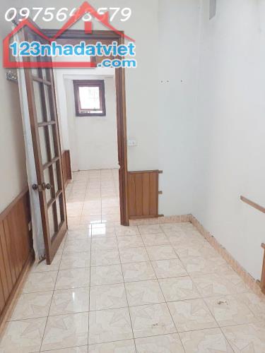Bán căn hộ tập thể ngõ Thịnh Hào 120m 3 ngủ Ở sướng giá mềm
