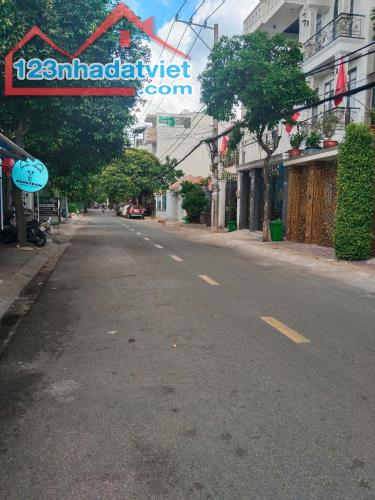 Bán nhà mặt tiền gần chợ, trường, KDC Phước Long B, Thủ Đức. Giá 4.9 tỷ