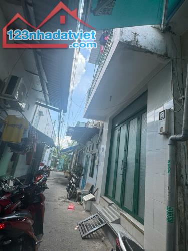 BÁN NHÀ QUẬN 7 HẺM XE BA GÁC - 2 TẦNG -GẦN LOTTE MART - 4