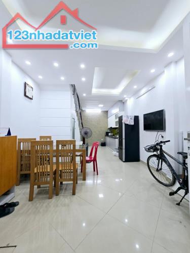 BÁN NHÀ ĐẸP DÂN XÂY TRUNG LIỆT-THÁI HÀ - 40M2- 5T - MT 4.1M GIÁ CHỈ 9.5 TỶ - 2