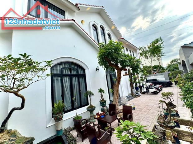 BÁN BIỆT THỰ VƯỜN + NGHỈ DƯỠNG, P. LINH TRUNG, 2MT, KIẾN TRÚC ĐẸP NHẤT KHU VỰC - 2
