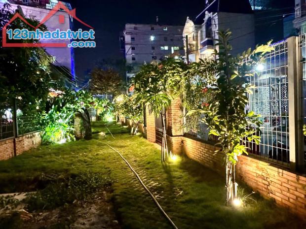 BÁN BIỆT THỰ VƯỜN + NGHỈ DƯỠNG, P. LINH TRUNG, 2MT, KIẾN TRÚC ĐẸP NHẤT KHU VỰC - 4