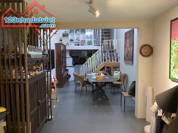 BÁN NHÀ -PHỐ HỒ ĐẮC DI- ĐỐNG ĐA-GẦN HỒ-52M2- Ô TÔ VÀO CỬA-GIÁ CHỈ 15 TỶ