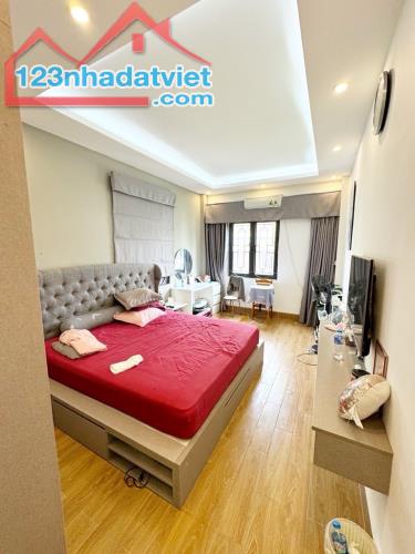 TÔN ĐỨC THẮNG 1 NHÀ RA MẶT PHỐ, 40M2 x 7 TẦNG, THANG MÁY, VỪA Ở VỪA KD, GIÁ 13.4 TỶ