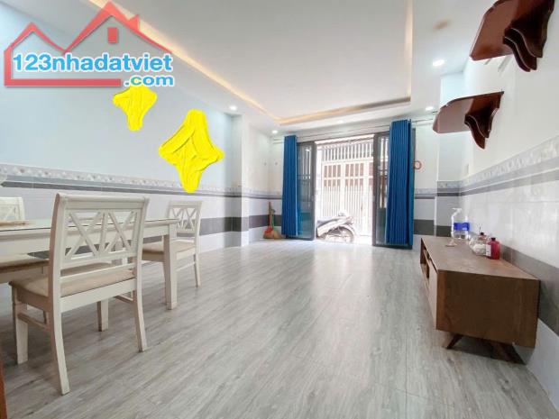 GẦN CÔNG VIÊN LÀNG HOA - GÒ VẤP - 2 TẦNG - 43m2 - GIÁ 4.2 Tỷ - 1