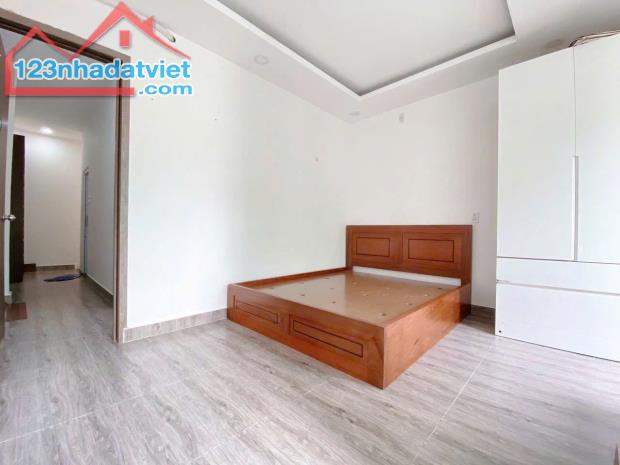 GẦN CÔNG VIÊN LÀNG HOA - GÒ VẤP - 2 TẦNG - 43m2 - GIÁ 4.2 Tỷ - 4