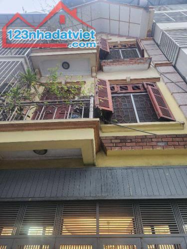(SỔ VUÔNG) Bán nhà mặt ngõ chùa Láng 50mx4T MT 4.6m 10 tỷ kinh doanh ở suống oto đỗ Đống Đ