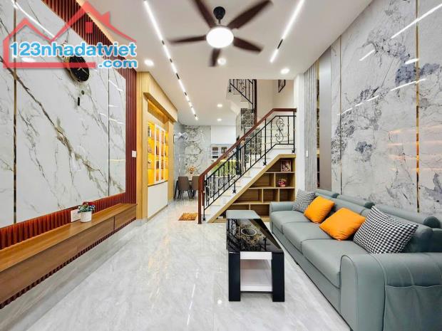 **Bán nhà HXH Phạm Văn Hai** phường 3, Tân Bình (4,5*28) 5 lầu - hơn 21 tỷ