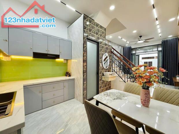 **Bán nhà HXH Phạm Văn Hai** phường 3, Tân Bình (4,5*28) 5 lầu - hơn 21 tỷ - 2