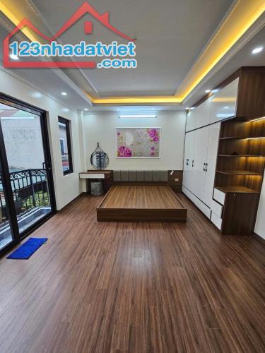 Trung tâm Hoàng Mai - nhà đẹp sân rộng sạch sẽ , dt 40M giá 5.8 tỷ SĐ nở hậu - 1