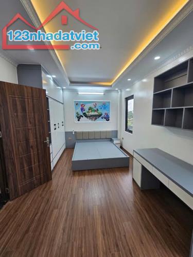 Trung tâm Hoàng Mai - nhà đẹp sân rộng sạch sẽ , dt 40M giá 5.8 tỷ SĐ nở hậu - 2