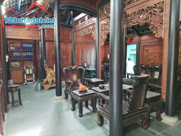 Bán nhà cổ GỖ ĐẲNG CẤP gần ĐHQG TPHCM,ngang KHỦNG 13m,LÔ GÓC