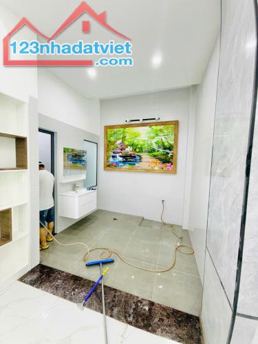 Bán Gấp Nhà Phố Ngang 5 Dĩ An Gần Làng Đại Học Full Nội Thất - 2