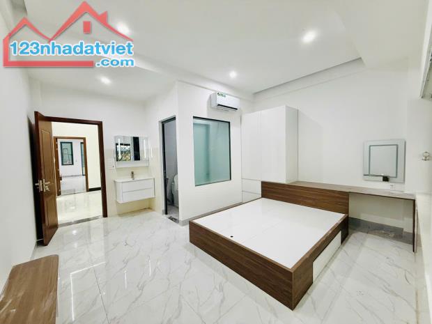Bán Gấp Nhà Phố Ngang 5 Dĩ An Gần Làng Đại Học Full Nội Thất - 3