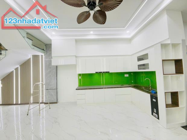 Bán Gấp Nhà Phố Ngang 5 Dĩ An Gần Làng Đại Học Full Nội Thất - 4