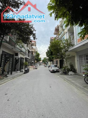 Bán lô đất ngay cạnh trường cấp 3 Hồng Bàng  80m giá chỉ có 3,1x tỷ  LH 0979087664