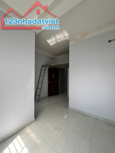 Bán Gấp CHDV Đ số 11 BHH dòng tiền 25tr/th m2 ,5 Tầng Nhỉnh 7 tỷ - 2
