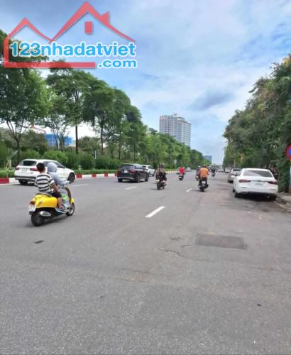 BÁN GẤP NHÀ VĂN CAO PHỐ VIP BA ĐÌNH GIÁP DANH TÂY HỒ Ô TÔ TRÁNH KD, VỈA HÈ 45M X 5 TẦNG 17