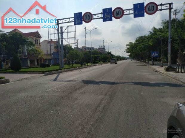 Cần bán đất MẶT ĐƯỜNG Phạm Văn Đồng ngay gần chợ Tân Thành - 2