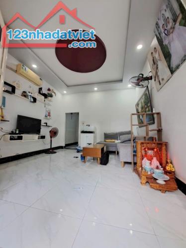 Bán nhà 2 Tầng Đông Hòa,SHR,đường xe hơi phà phà,giá cực kì rẻ - 1