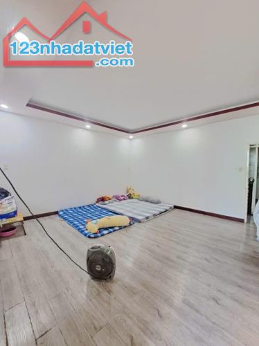 Bán nhà 2 Tầng Đông Hòa,SHR,đường xe hơi phà phà,giá cực kì rẻ - 2