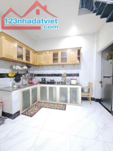 Bán nhà 2 Tầng Đông Hòa,SHR,đường xe hơi phà phà,giá cực kì rẻ - 4