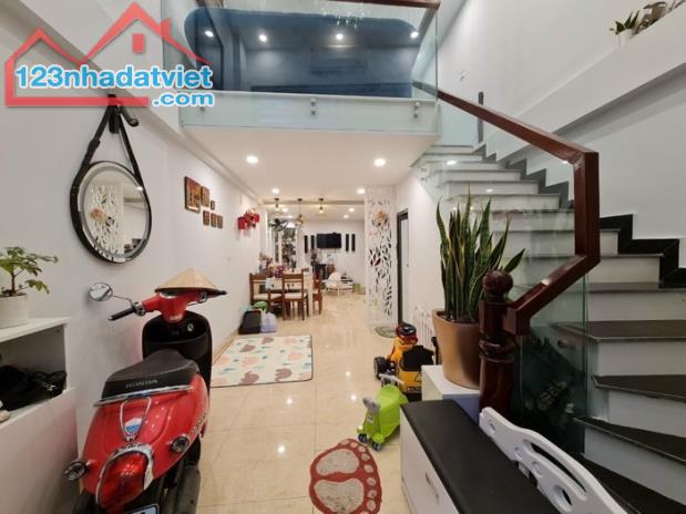 Bán nhà Thạch Bàn Long Biên, 36 X 5T, sát mặt phố Cổ Linh, ô tô tránh cách vài bước, 5 tỷ - 3