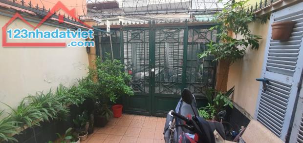 NHÀ VỊ TRÍ CỰC ĐẸP- NỞ HẬU- CÁCH MẶT TIỀN ĐƯỜNG DƯƠNG BÁ TRẠC CHỈ 100M- QUẬ